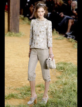 Load image into Gallery viewer, Chanel Spring 2010 RTW Beige Linen Capris Pants Small
