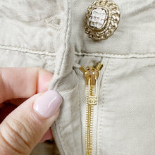 Load image into Gallery viewer, Chanel Spring 2010 RTW Beige Linen Capris Pants Small
