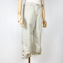 Load image into Gallery viewer, Chanel Spring 2010 RTW Beige Linen Capris Pants Small
