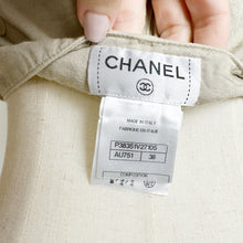 Load image into Gallery viewer, Chanel Spring 2010 RTW Beige Linen Capris Pants Small
