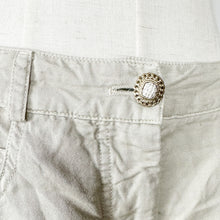 Load image into Gallery viewer, Chanel Spring 2010 RTW Beige Linen Capris Pants Small
